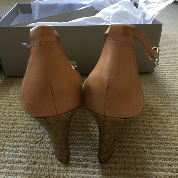 LOFT Adelina Neon Lime Perforated Wedge New In Box - Picture 8 of 12